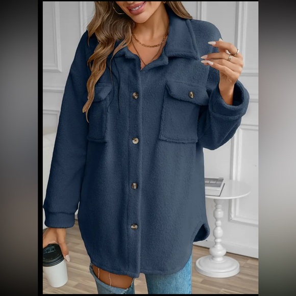 Elegant Teddy Coat for Women - Button-Up with Flap Pockets, Drop Shoulder Design - Picture 4 of 5